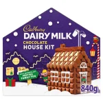 Cadbury Dairy Milk Chocolate House Kit 840g – Festive Build & Decorate Chocolate House – Includes Dairy Milk, Gingerbread, Winter Wonderland Bars, Flake & Buttons – Christmas Family Fun